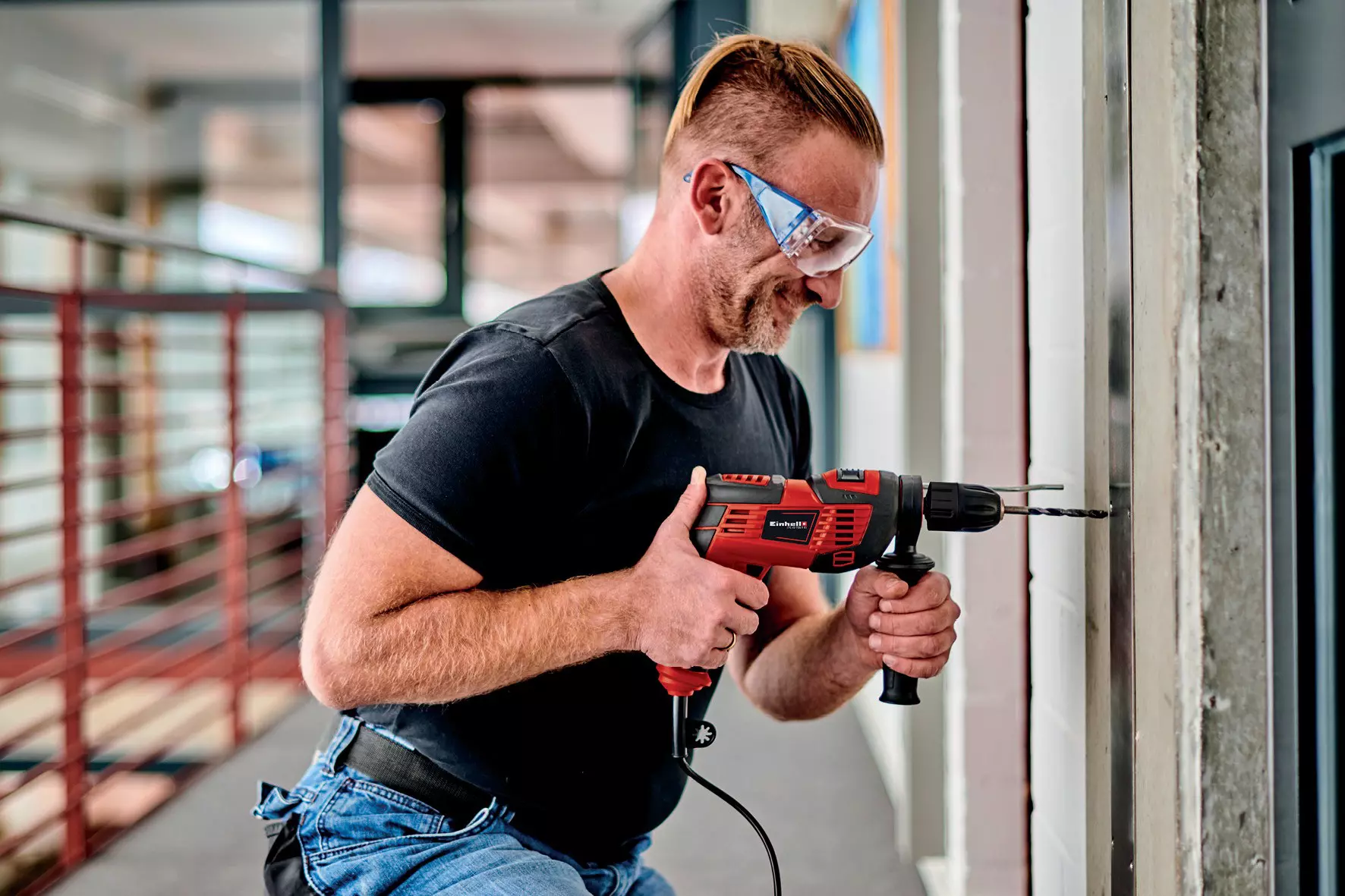 einhell-classic-hammer-drill-kit-4259846-example_usage-001