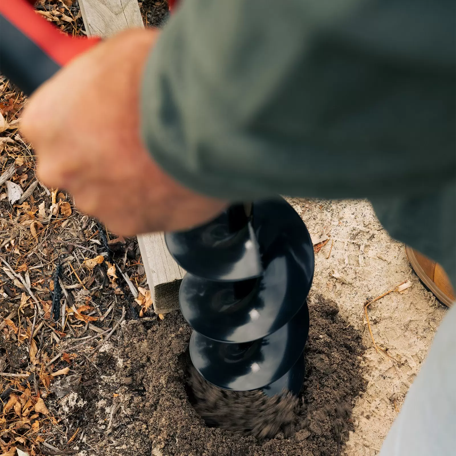 ozito-cordless-earth-auger-3001370-example_usage-106