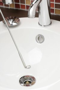 Pinza retráctil flexible