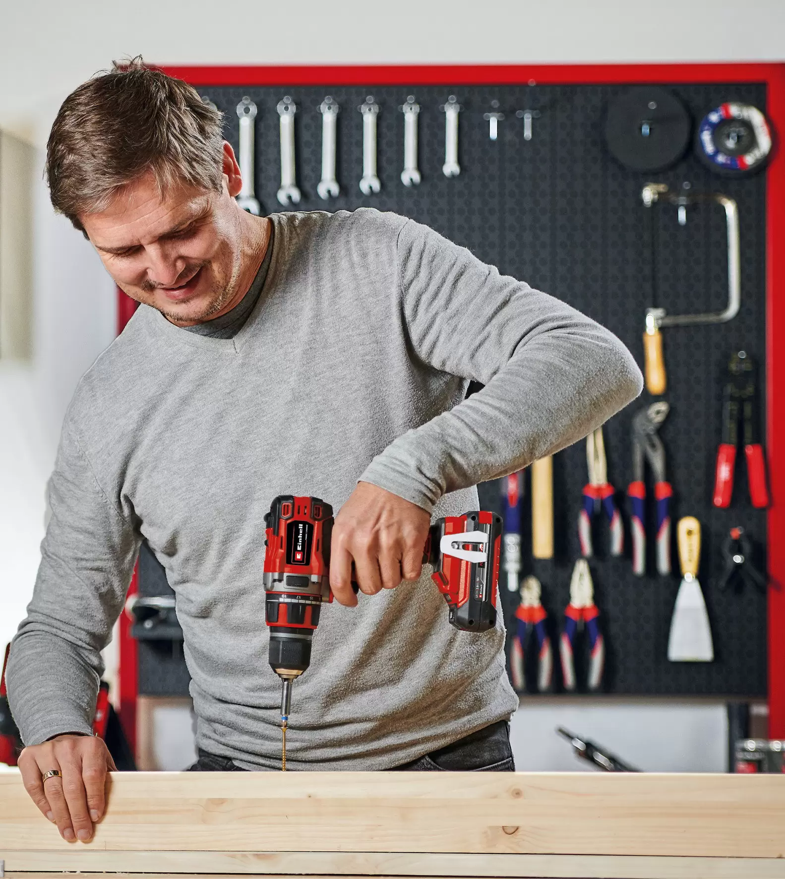 einhell-professional-cordless-drill-4513887-example_usage-001