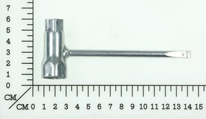 Spark plug wrench