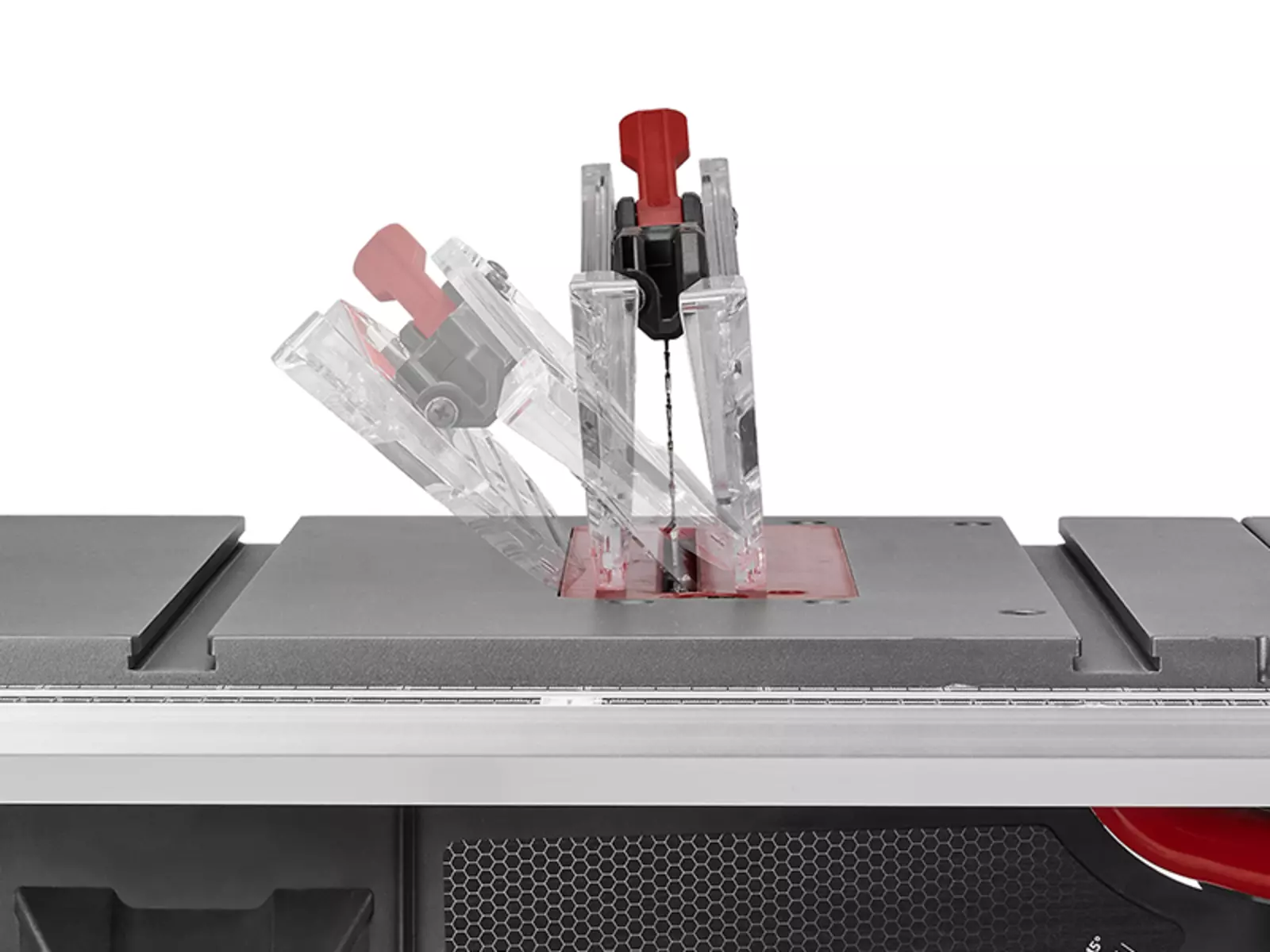 The blade tilt angle of the Einhell table saw TE-TS 10 T is adjustable.