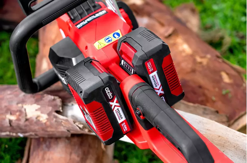 ozito-cordless-chain-saw-3000385-detail_image-105