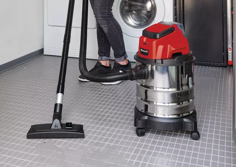 einhell-classic-cordl-wet-dry-vacuum-cleaner-2347137-example_usage-001