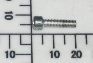 screw M4x16