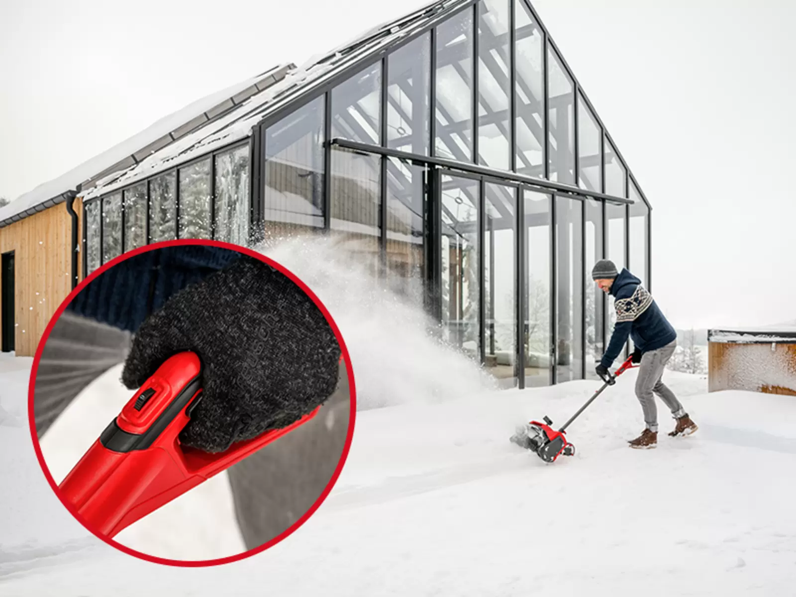 Una persona rimuove la neve con lo spazzaneve a batteria Einhell. Il dettaglio mostra il selettore a 6 velocità.