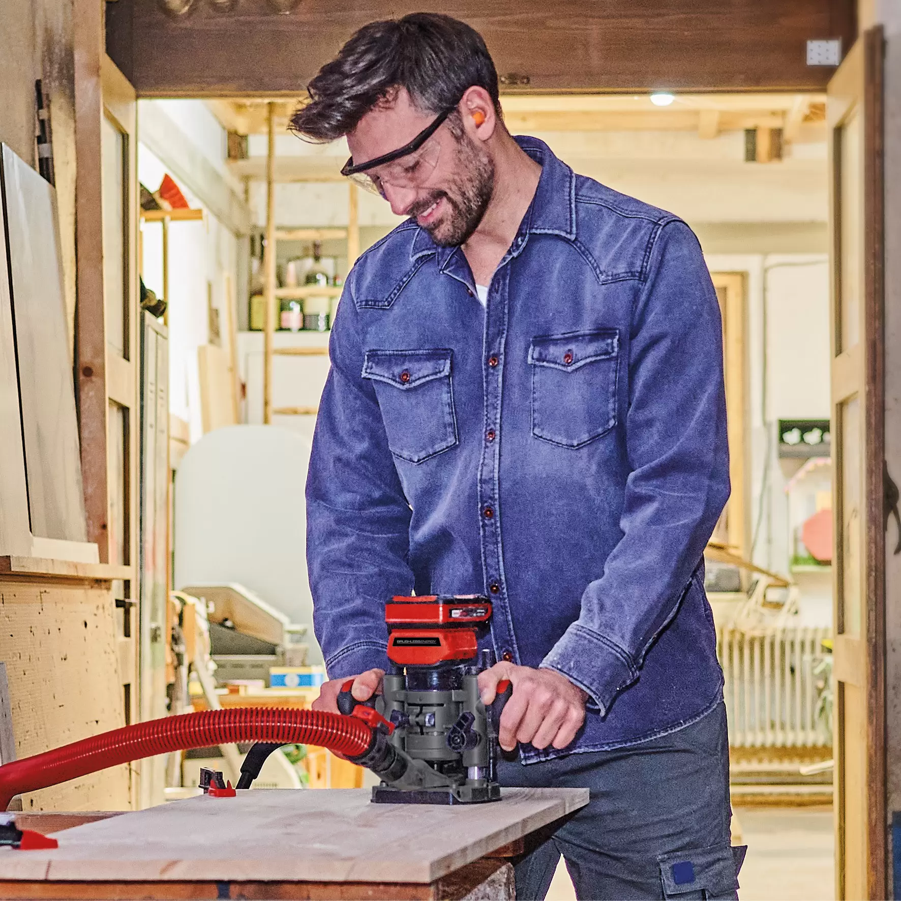 einhell-professional-cordless-router-4350411-example_usage-001