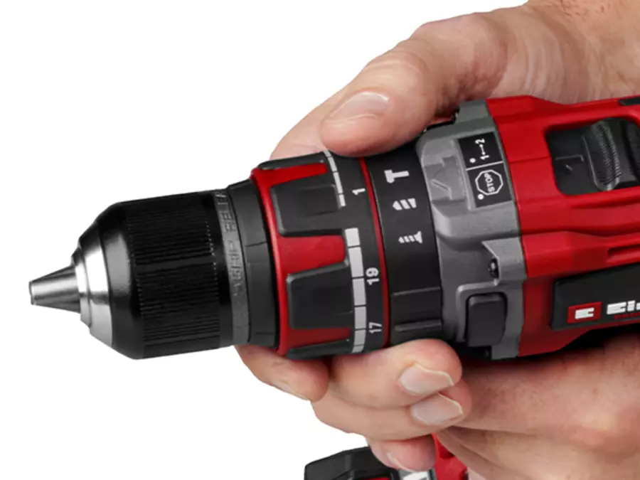 The image shows hands adjusting the function on the torque ring of the Einhell cordless impact drill driver TP-CD 18/60 Li-i S-F (1x2.0 Ah).