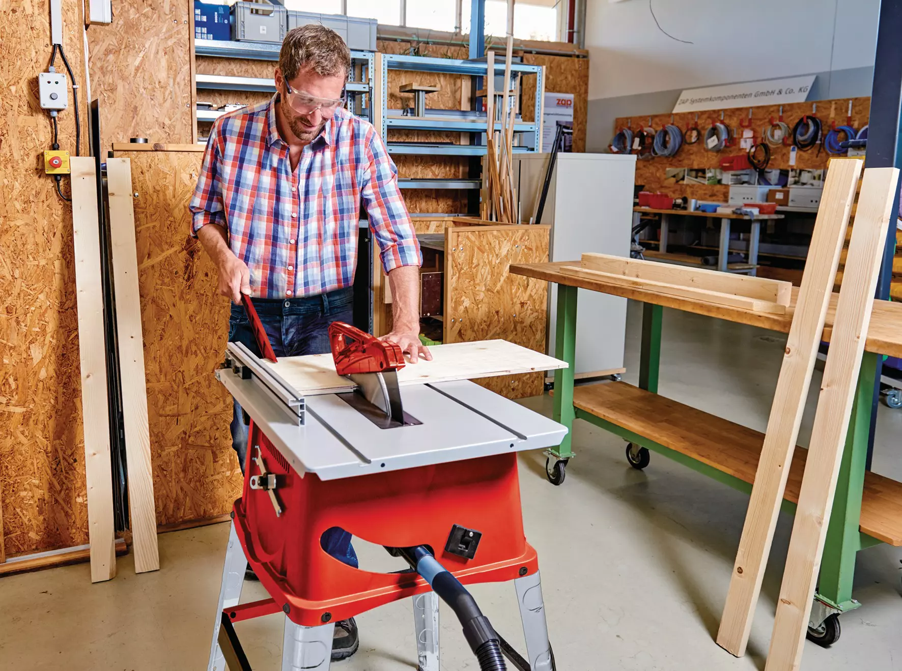 einhell-classic-table-saw-4340530-example_usage-001
