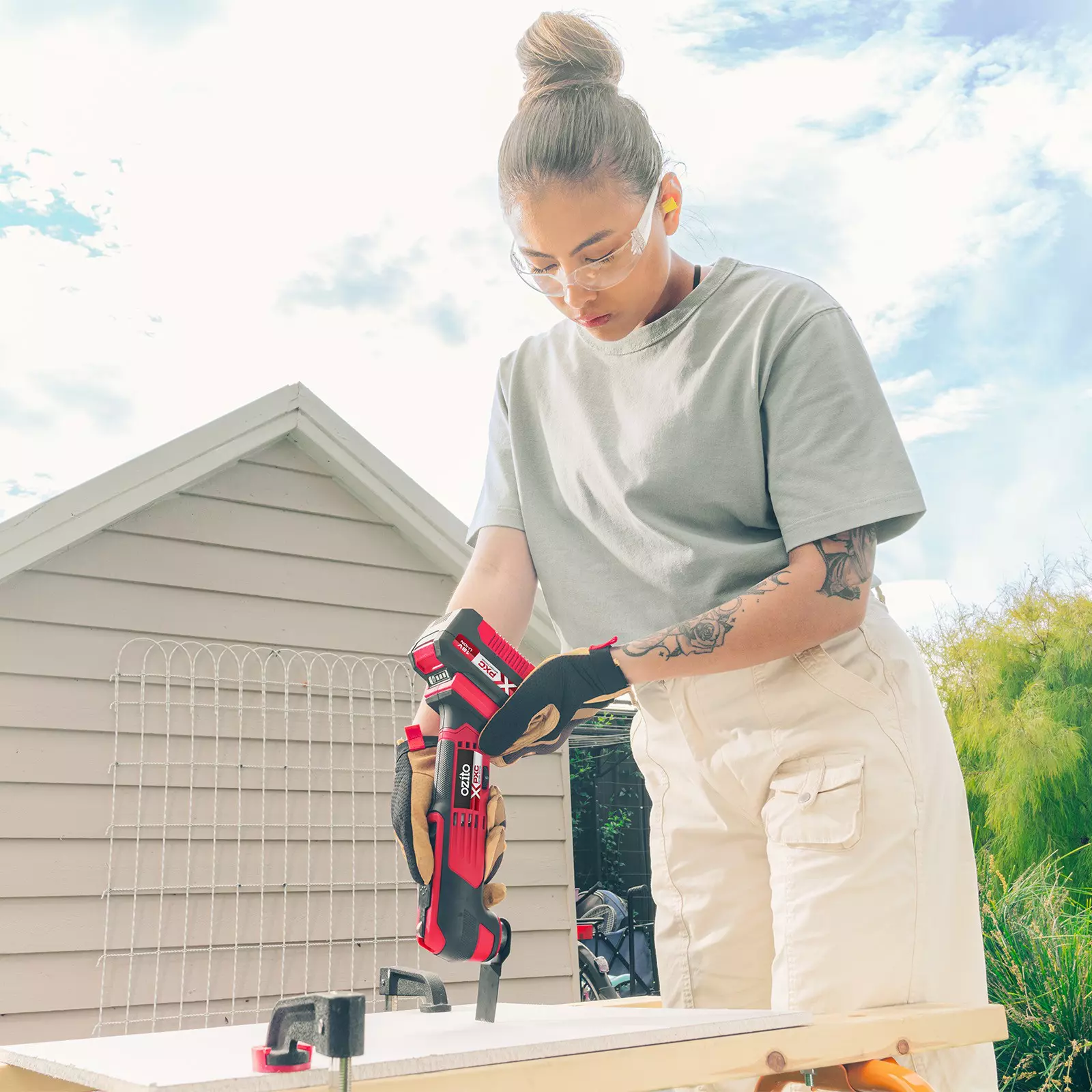 ozito-cordless-multifunctional-tool-3001263-example_usage-101