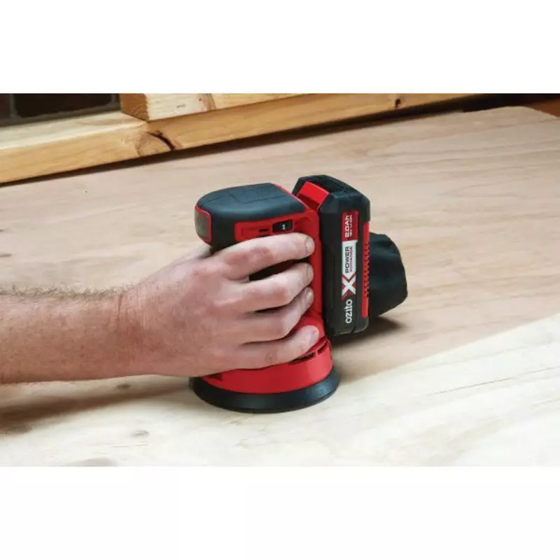 ozito-cordless-rotating-sander-3000043-example_usage-102