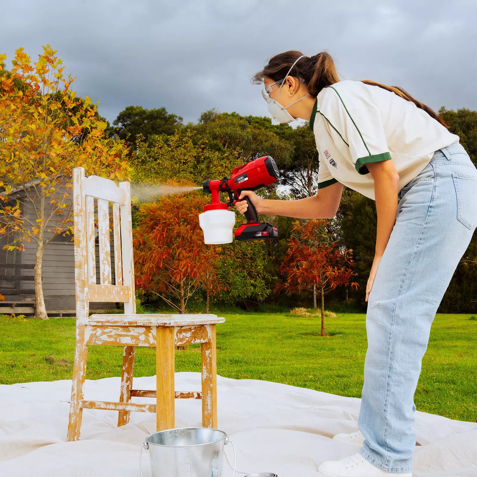 ozito-cordless-paint-spray-sys-spray-gun-3001207-example_usage-103