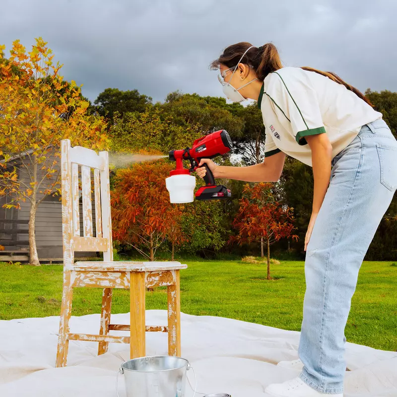 ozito-clpaint-spray-sys-spray-gun-3001207-example_usage-104