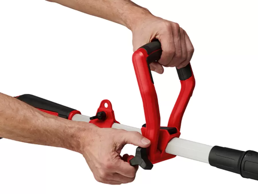 Einhell GE-CT 36/35 Li BL-Solo Akülü Kenar Kesme Makinesinin ilave tutma kolu iki elle ayarlanır.