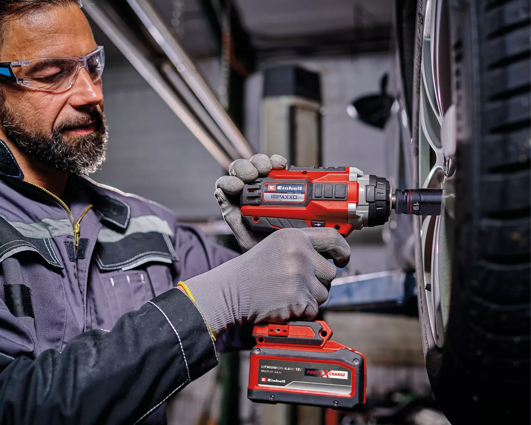 einhell-professional-cordless-impact-wrench-4510071-example_usage-001