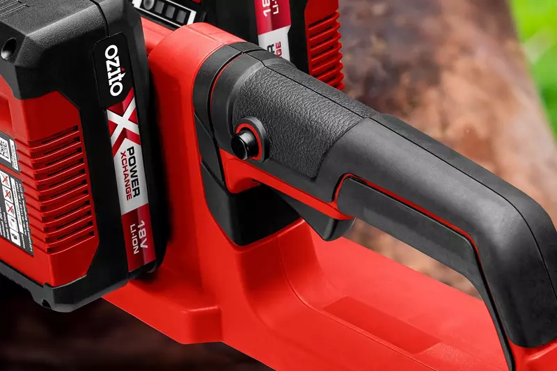 ozito-cordless-chain-saw-3000385-detail_image-102