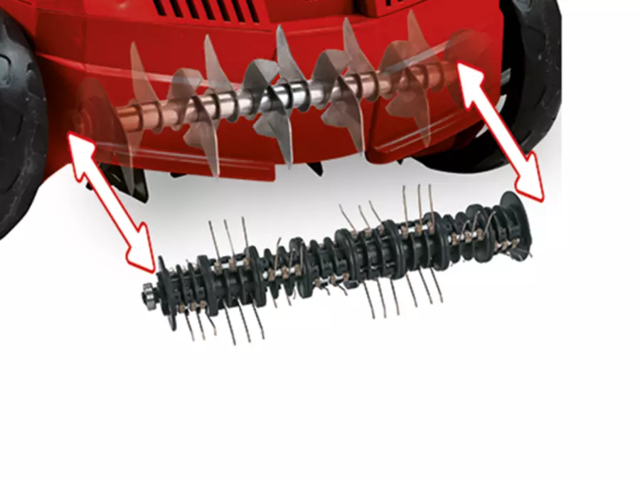 Unteransicht des Einhell Elektro-Vertikutierer-Lüfters GC-SA 1231/1 mit eingesetzter Messerwalze und weißem Richtungspfeil.