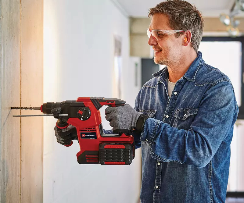 einhell-professional-cordless-rotary-hammer-4513983-example_usage-001