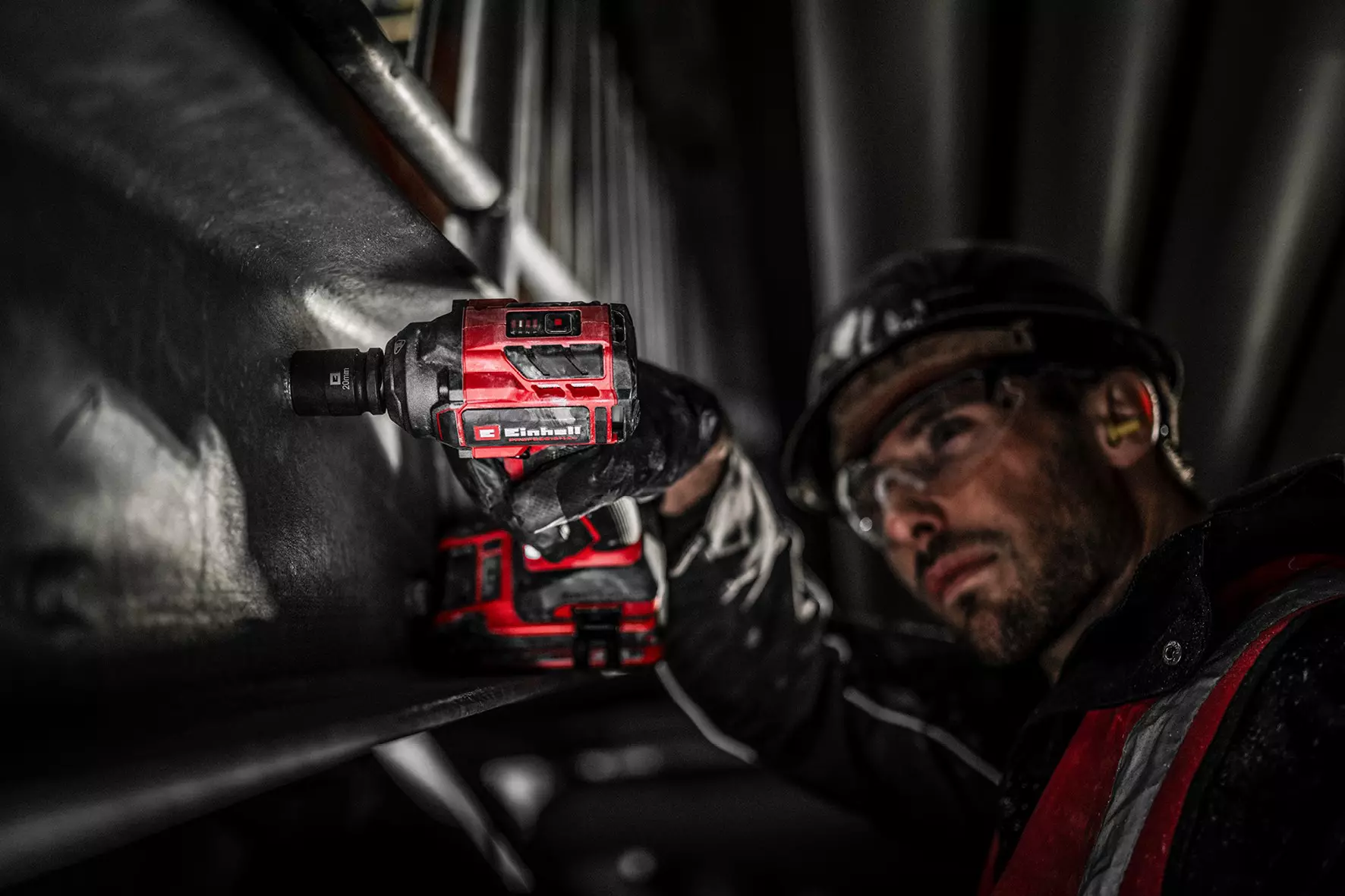 einhell-professional-cordless-impact-wrench-4510058-example_usage-001