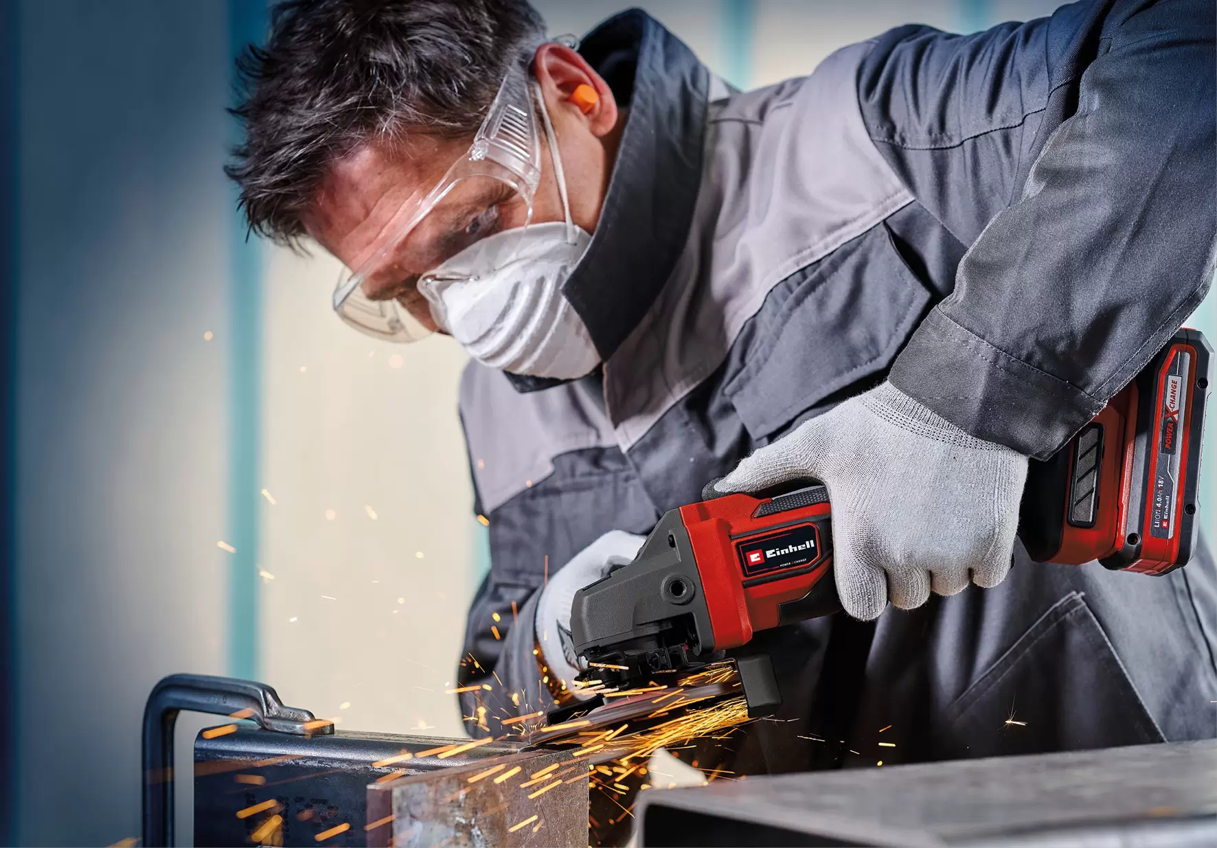 einhell-professional-cordless-angle-grinder-4431181-example_usage-001