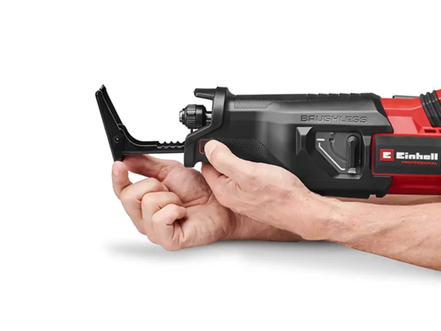 Die Einhell Akku-Universalsäge TP-APD 18/321 Li BL +6 S-F mit verstellbarem Sägeschuh in Nahaufnahme.
