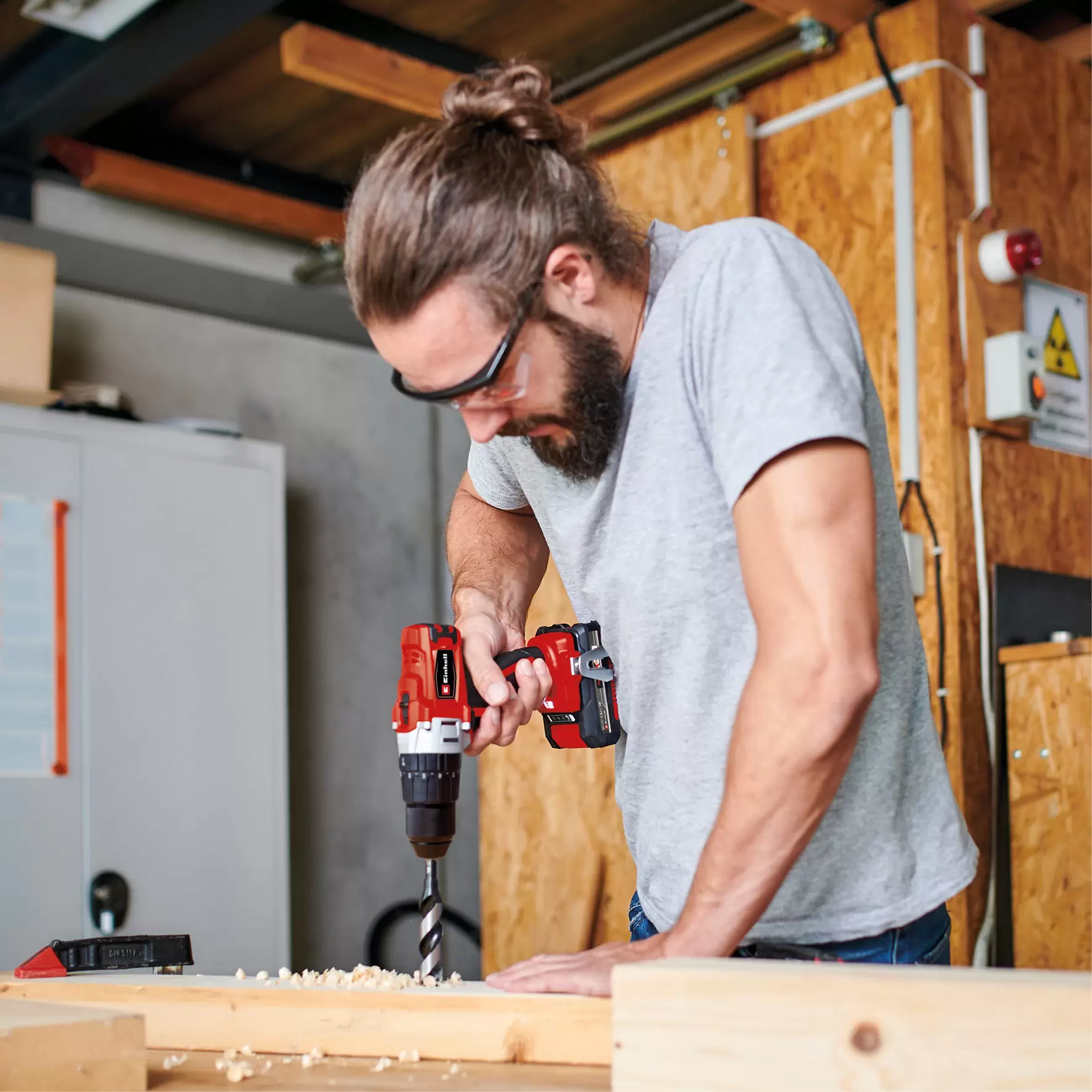 einhell-expert-cordless-impact-drill-4514220-example_usage-001