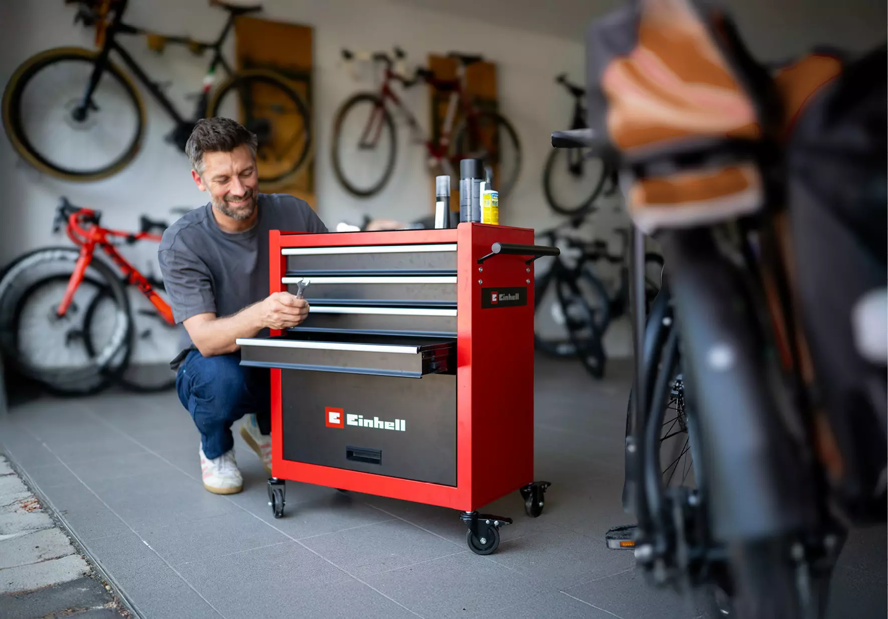 einhell-classic-workshop-trolley-4510170-example_usage-001