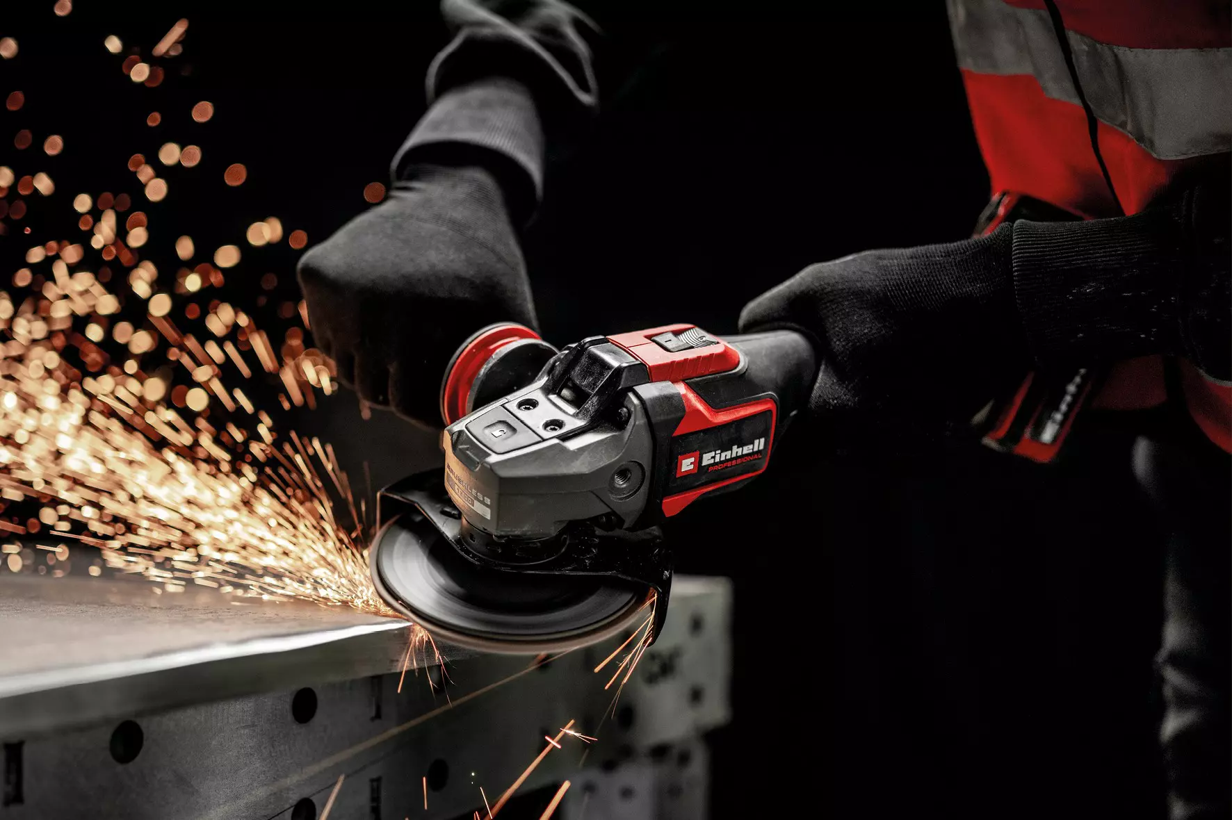 einhell-professional-cordless-angle-grinder-4431215-example_usage-001