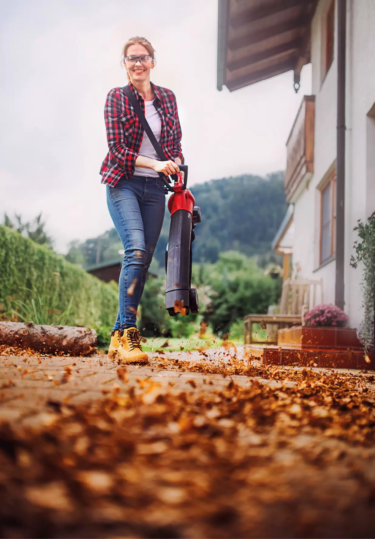 einhell-expert-cordless-leaf-vacuum-3433600-example_usage-001