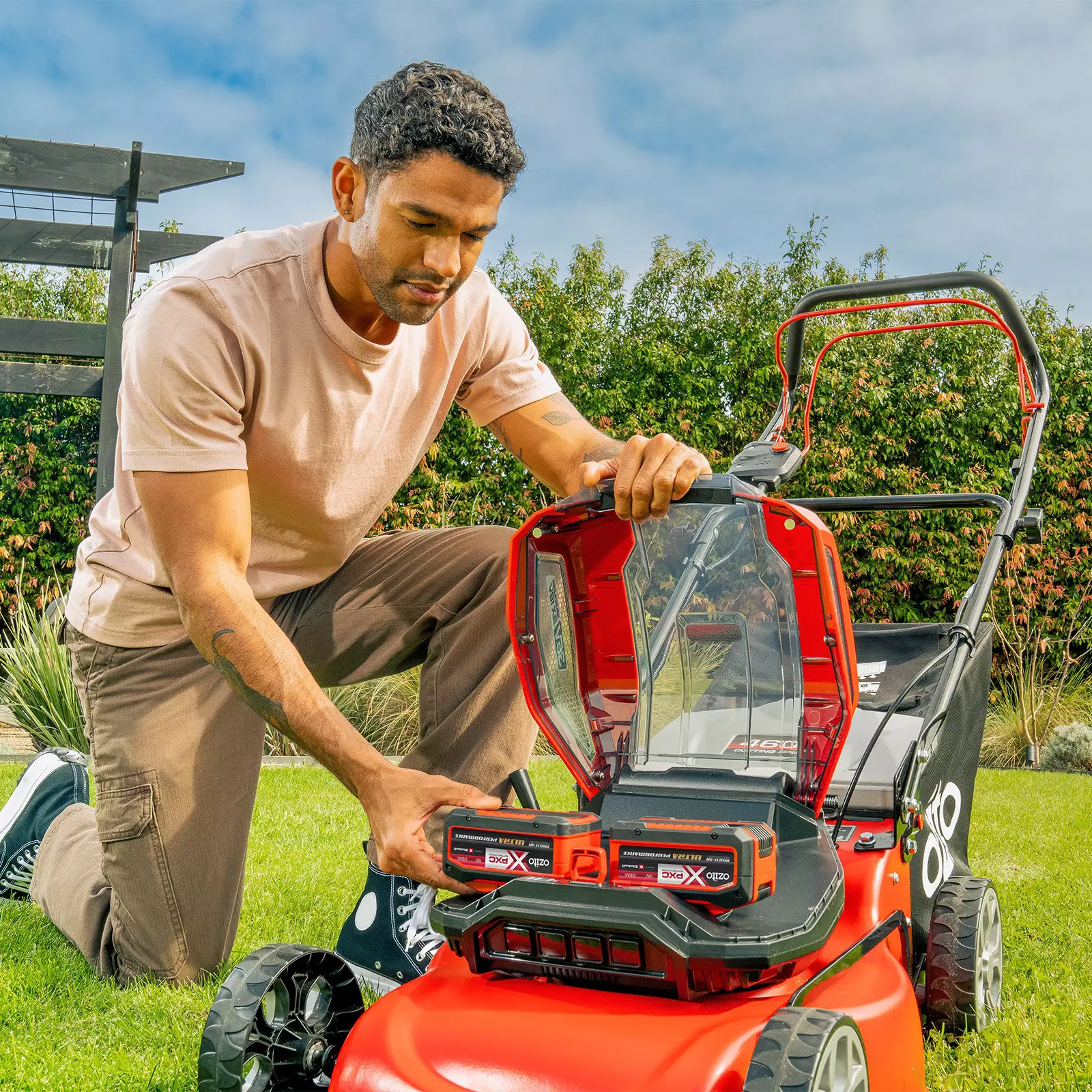 ozito-battery-3000979-example_usage-102