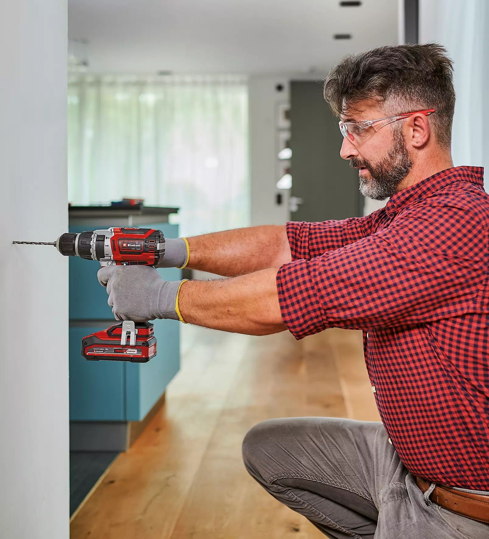 einhell-professional-cordless-impact-drill-4514232-example_usage-001