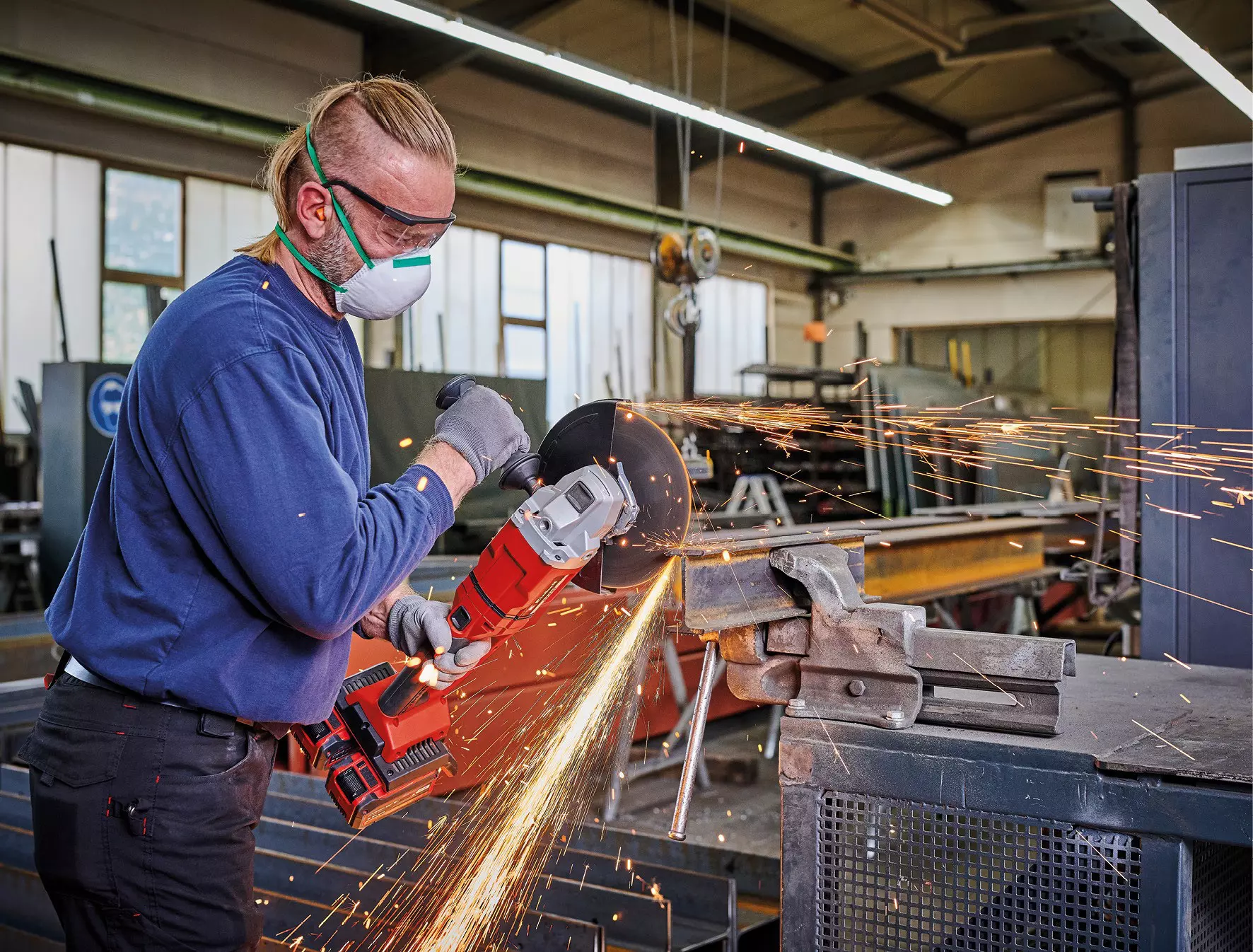 einhell-professional-cordless-angle-grinder-4431161-example_usage-001