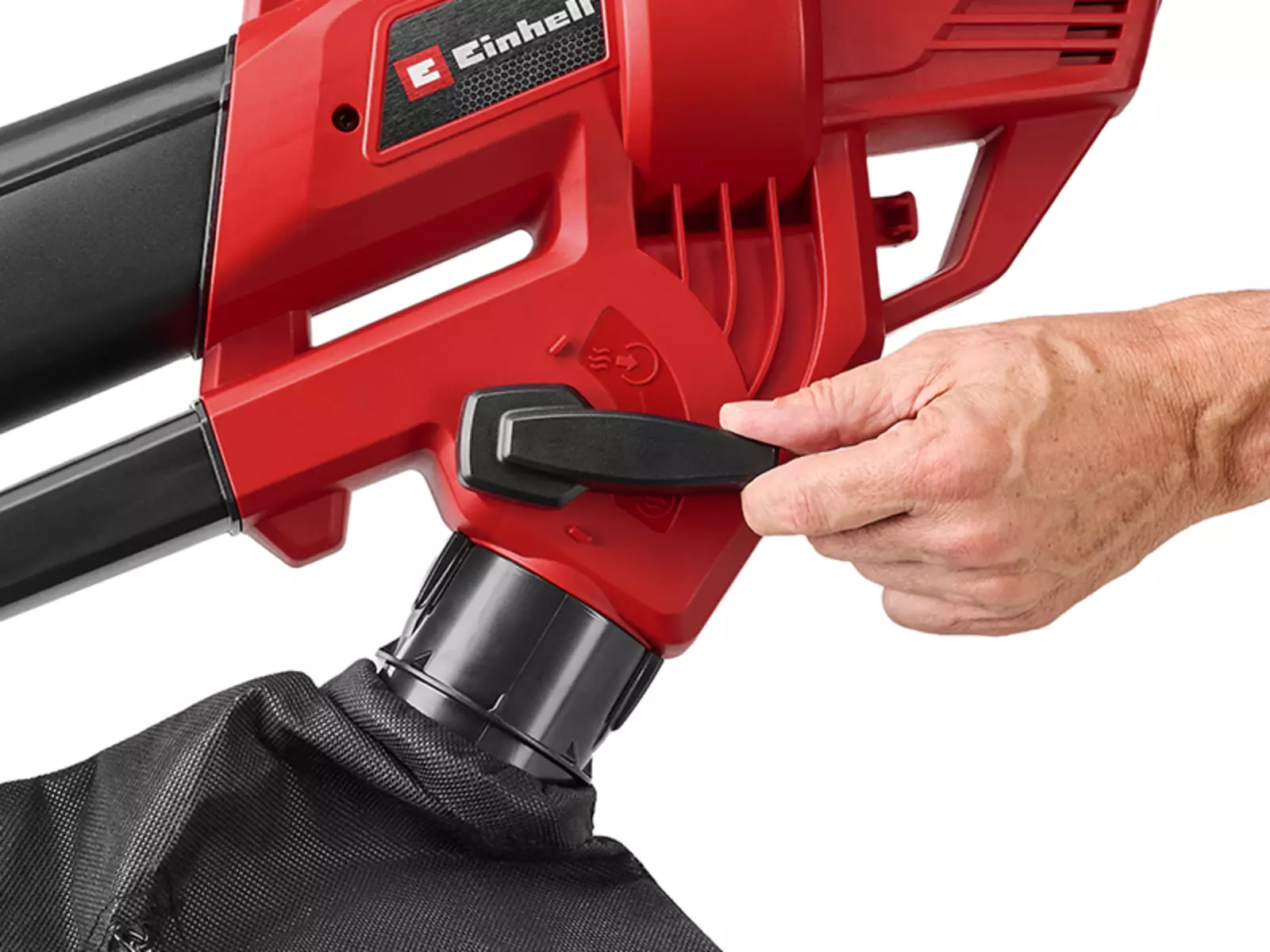 L’aspirateur à feuilles électrique Einhell GC-EL 3026 E, équipé d’un commutateur situé sur le boîtier permettant de choisir entre les modes aspiration, soufflage et broyage.