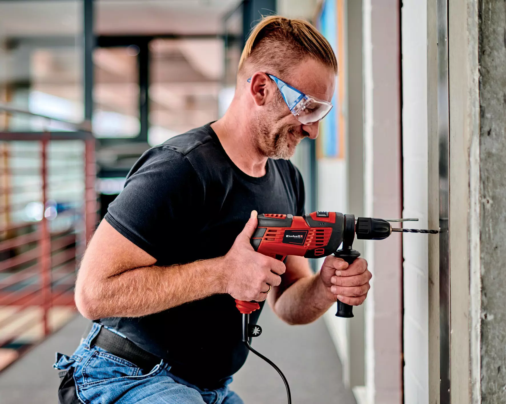 einhell-classic-hammer-drill-4259848-example_usage-001