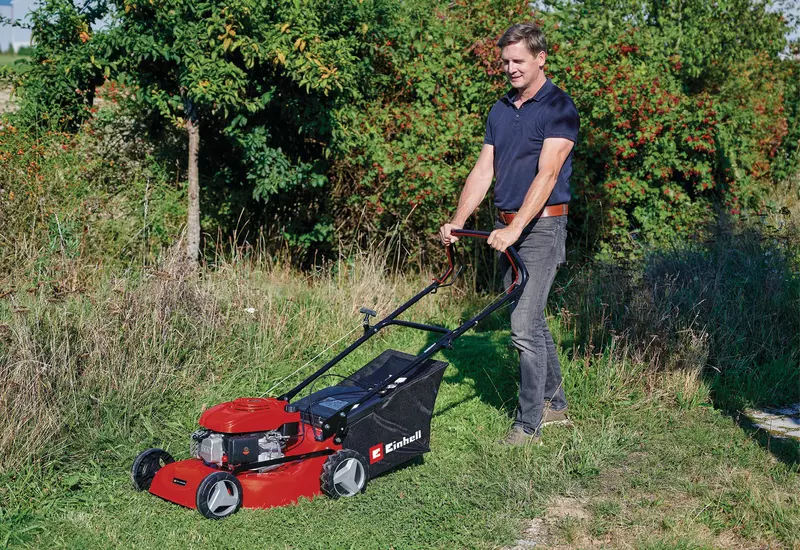 einhell-classic-petrol-lawn-mower-3404732-example_usage-001