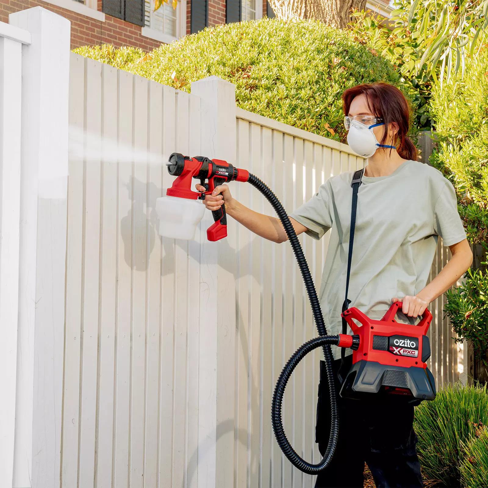 ozito-cordless-paint-spray-system-3001231-example_usage-101