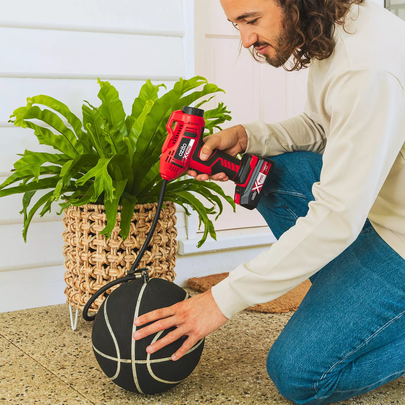 ozito-cordless-car-air-compressor-3000857-example_usage-101