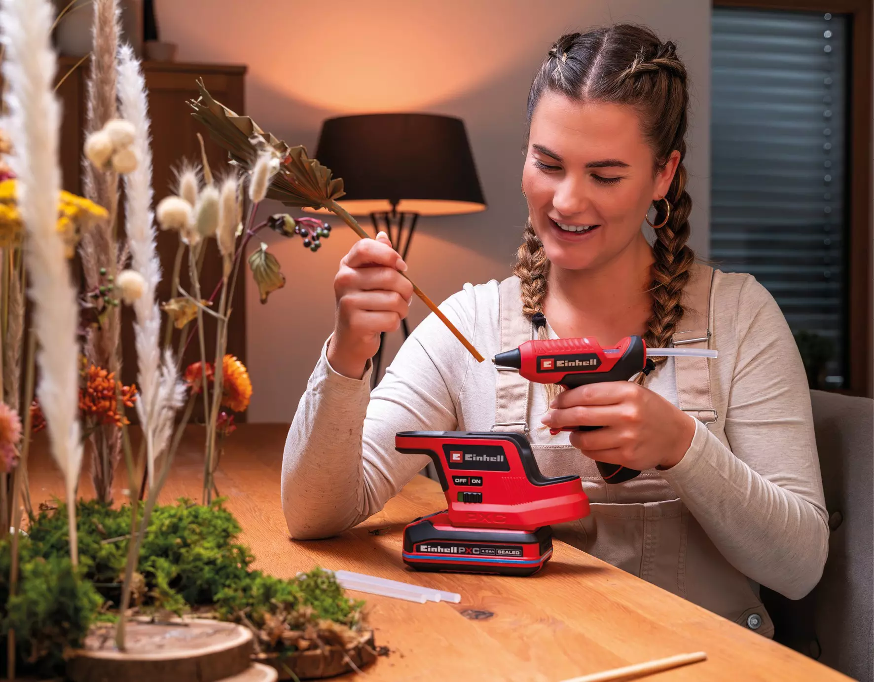 einhell-expert-cordless-hot-glue-gun-4522205-example_usage-001