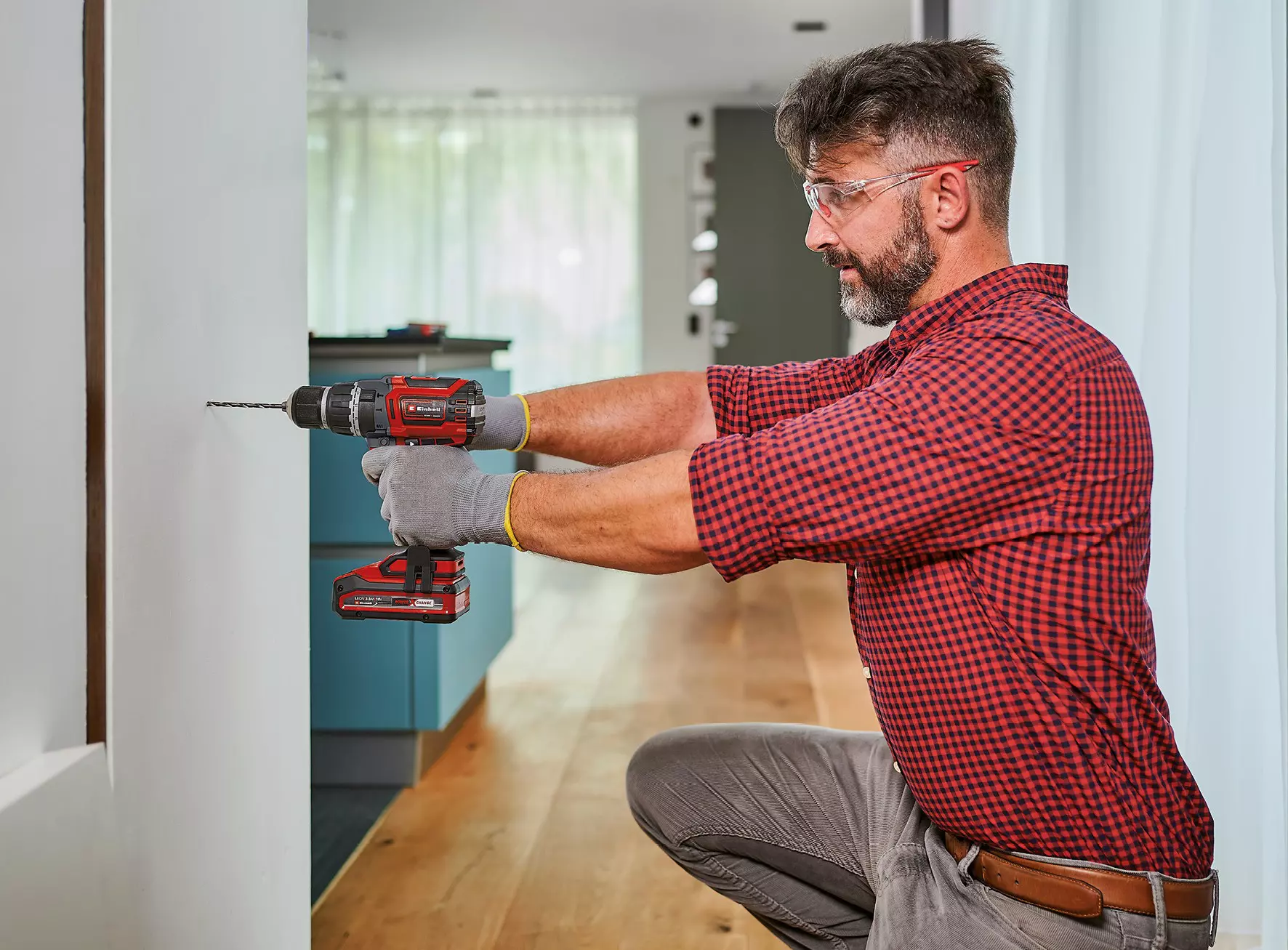 einhell-professional-cordless-impact-drill-4514211-example_usage-001