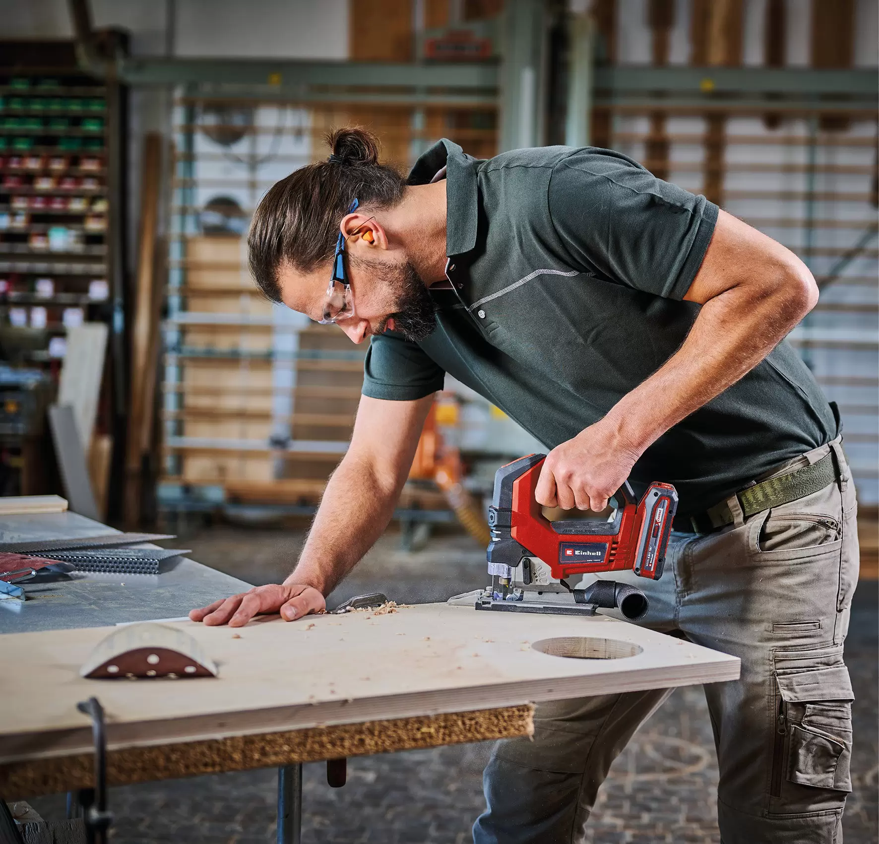 einhell-professional-cordless-jig-saw-4321260-example_usage-001