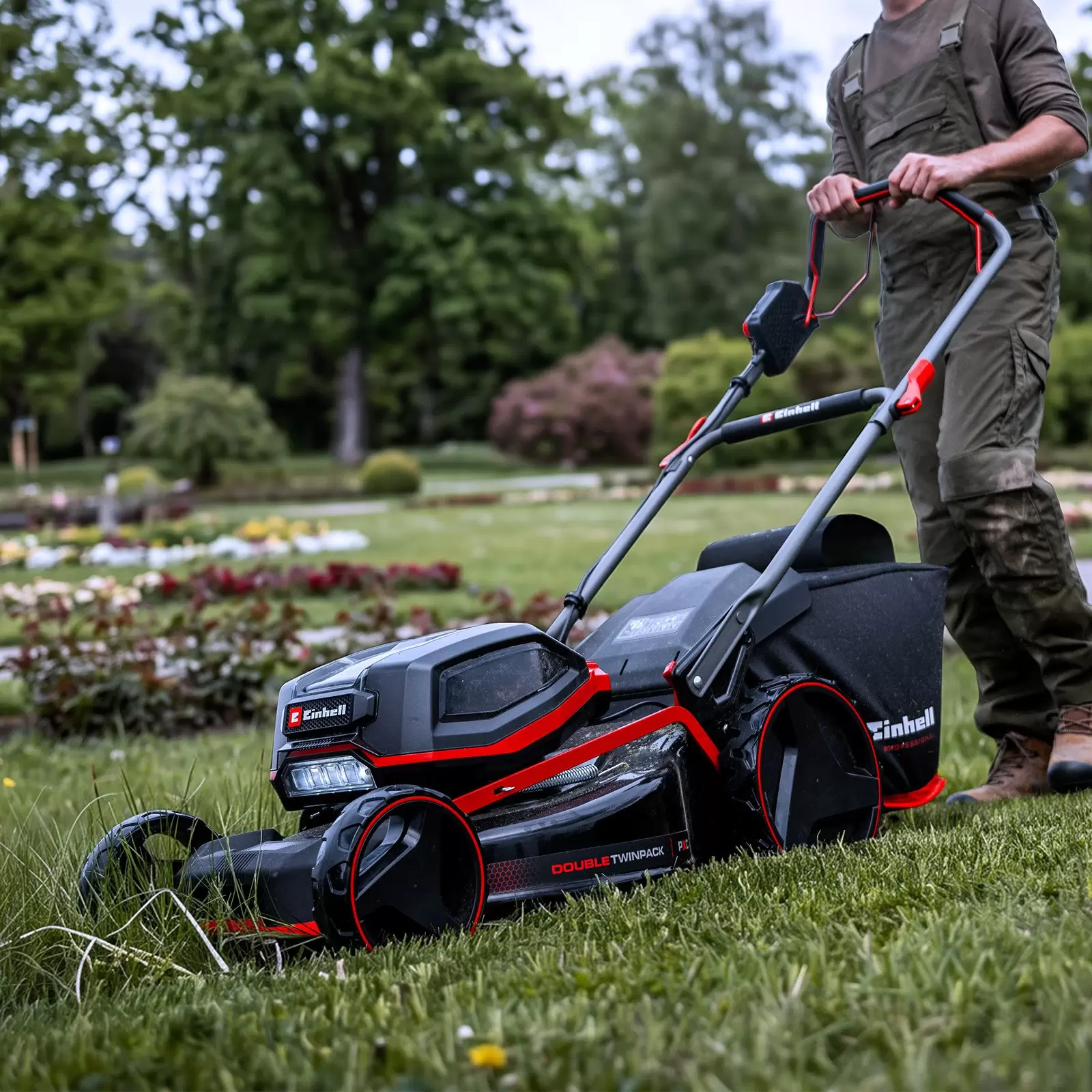 einhell-professional-cordless-lawn-mower-3001455-example_usage-001