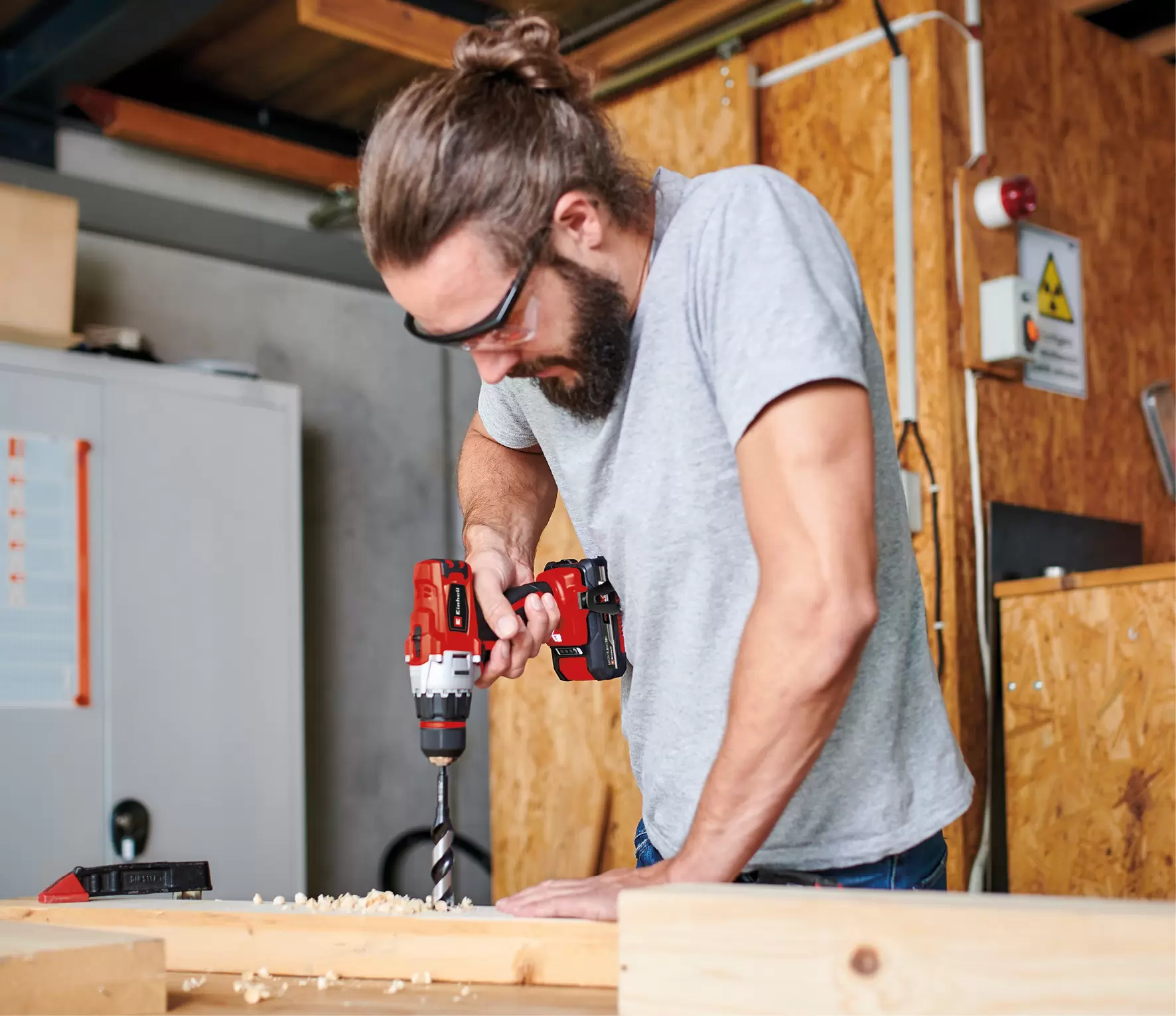 einhell-expert-plus-cordless-impact-drill-4513848-example_usage-001