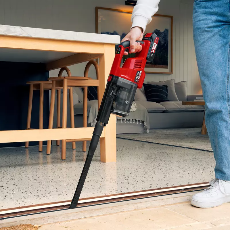 ozito-cordlhandstick-vacuum-cleaner-3001268-example_usage-102
