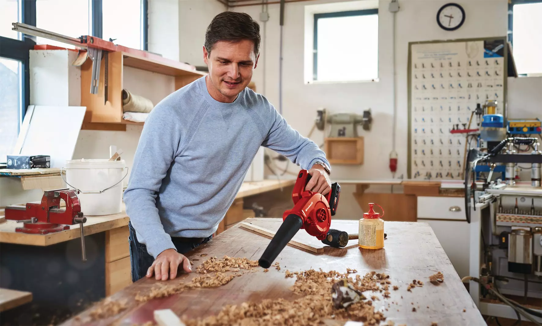 einhell-expert-cordless-blower-3408002-example_usage-001