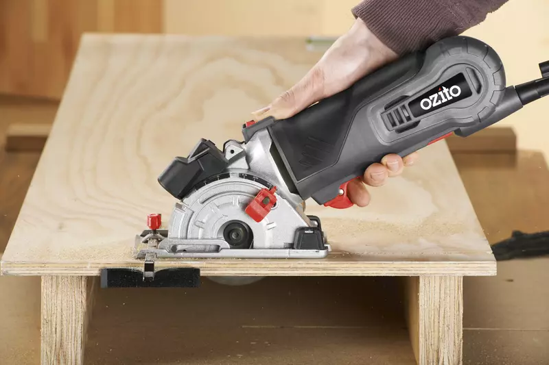 PCR 2100 Mini Circular Saw