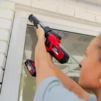 ozito-cordless-sealing-gun-3001285-example_usage-102
