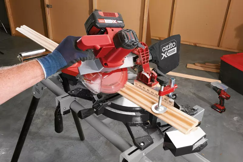 ozito-cordless-mitre-saw-3000237-example_usage-103