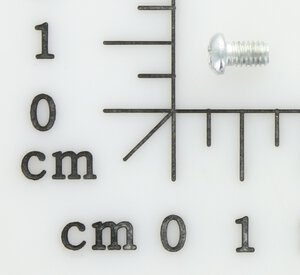 screw M4 x 6