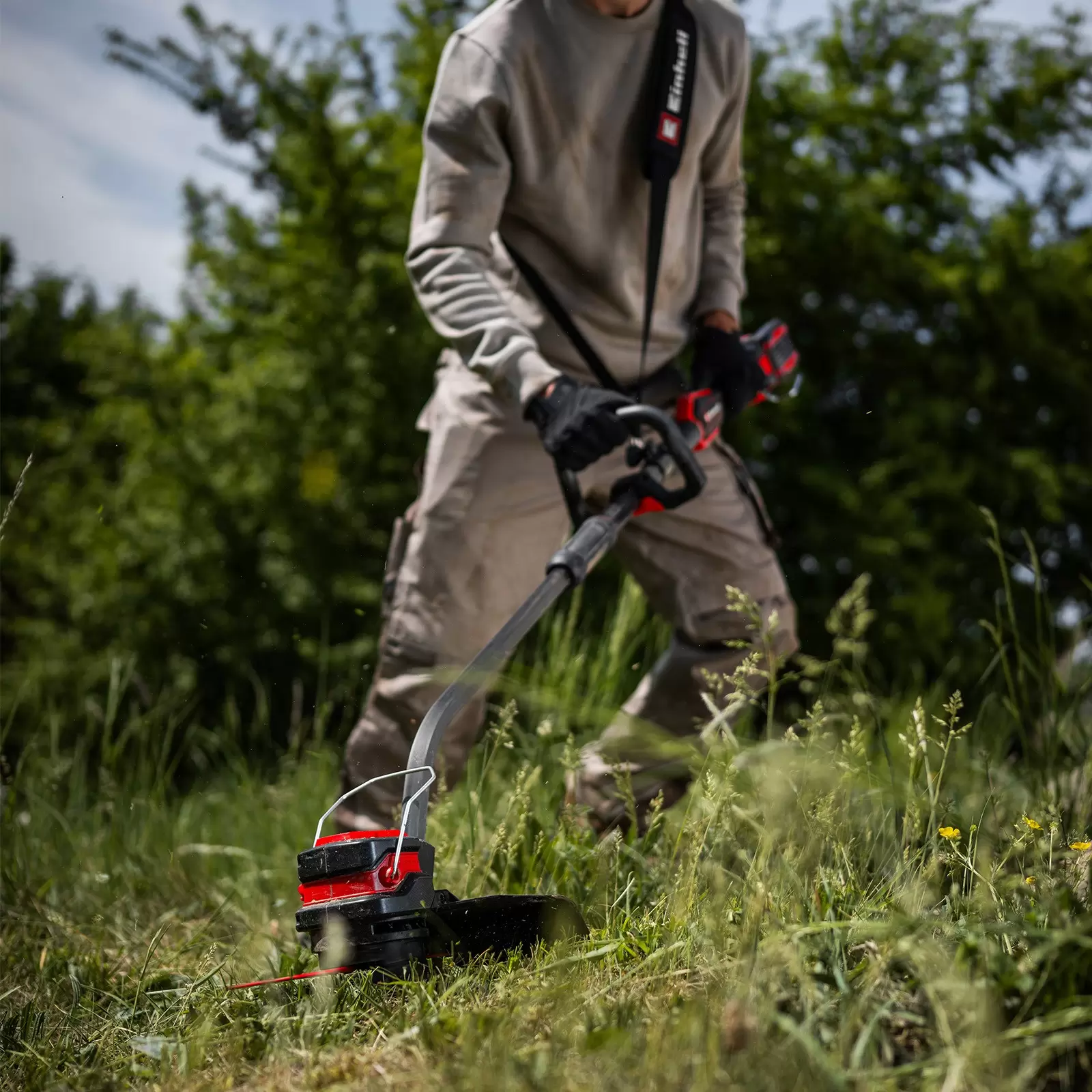 einhell-professional-cordless-lawn-trimmer-3001506-example_usage-001