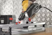 ozito-mini-circular-saw-4330882-example_usage-105